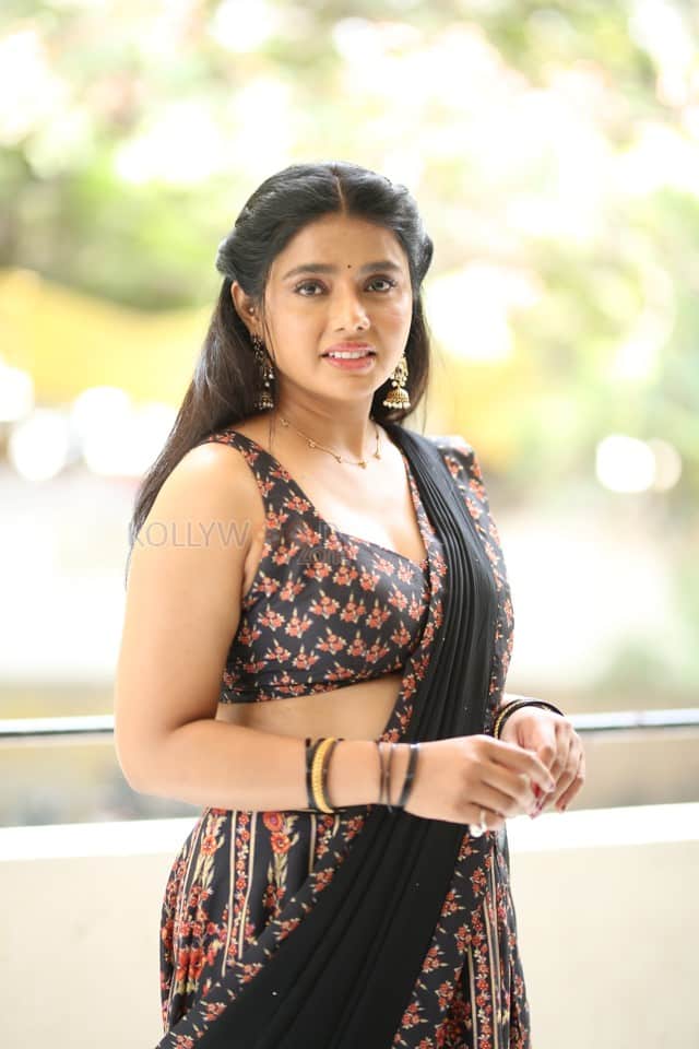 Heroine Sumaya Reddy at Dear Uma Movie Interview Pictures 18