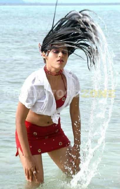Hot Shraddha Das Stills