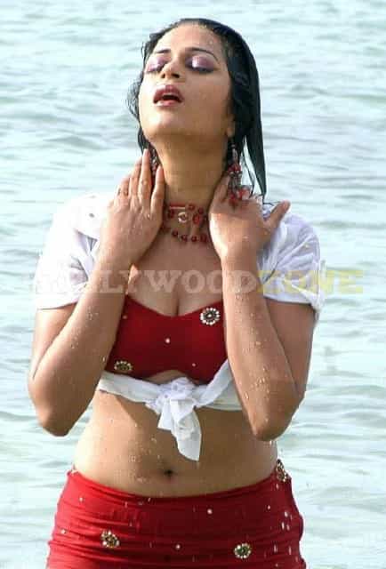 Hot Shraddha Das Stills