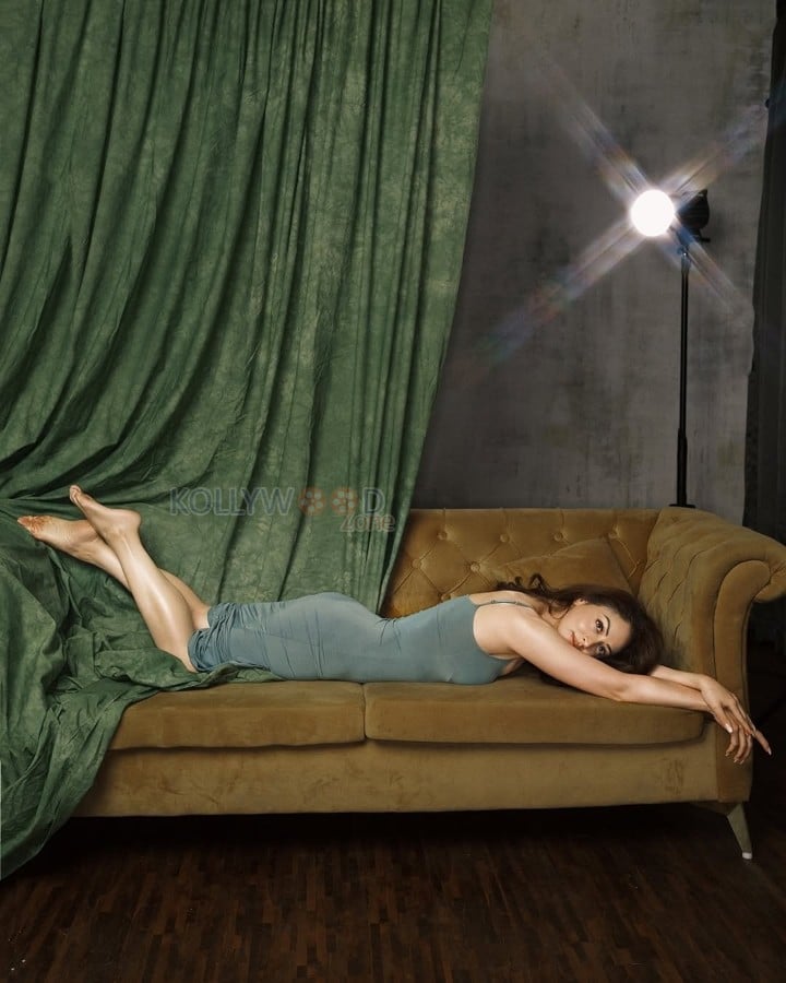 Indian Beauty Sandeepa Dhar in a Sultry Green Bodycon Dress Photos 03