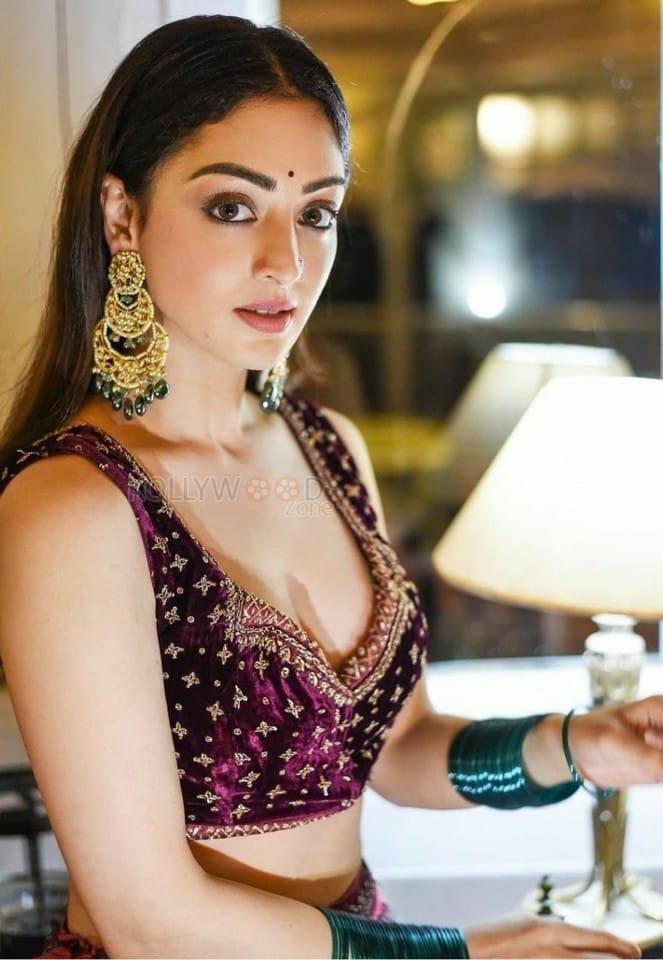 Kaagaz Movie Actress Sandeepa Dhar Sexy Pictures