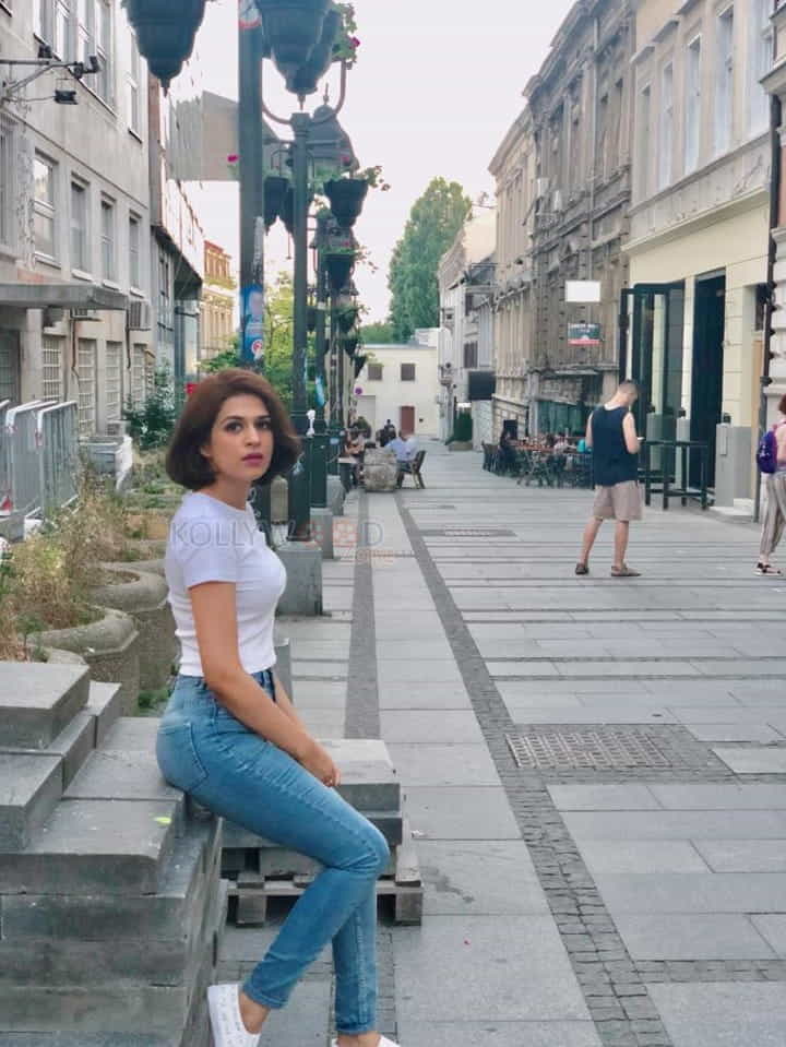 Mirchi Malini Actress Shraddha Das Sexy Photos