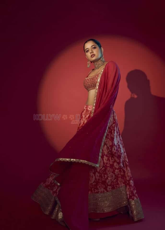 Pattathu Arasan Movie Heroine Ashika Ranganath Hot in Red Saree Photos 10