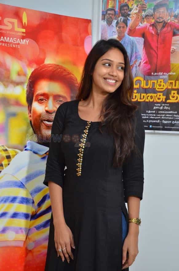 Podhuvaga En Manasu Thangam Movie Heroine Nivetha Pethuraj Photos