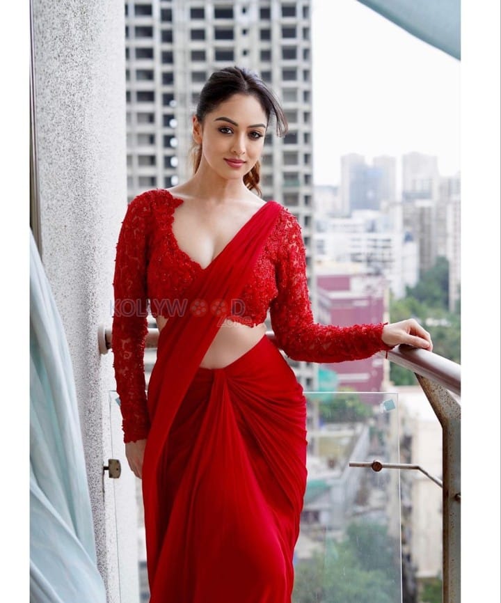 Ravishing Sandeepa Dhar in a Sexy Red Saree Pictures 02