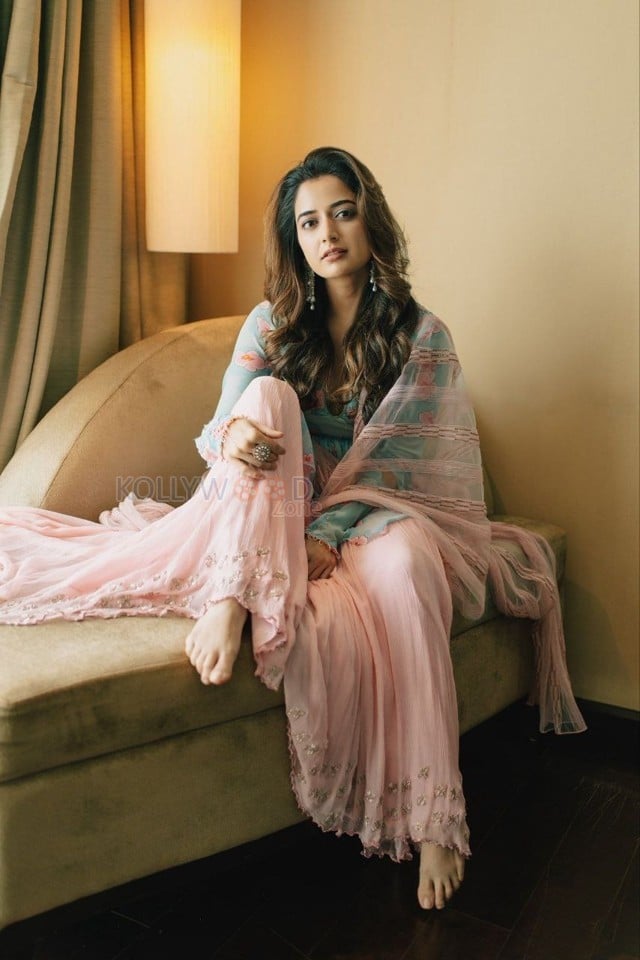 Rising Beauty Ashika Ranganath in a Light Blue Floral Embroidered Top with Flowing Palazzo Pants Photos 04