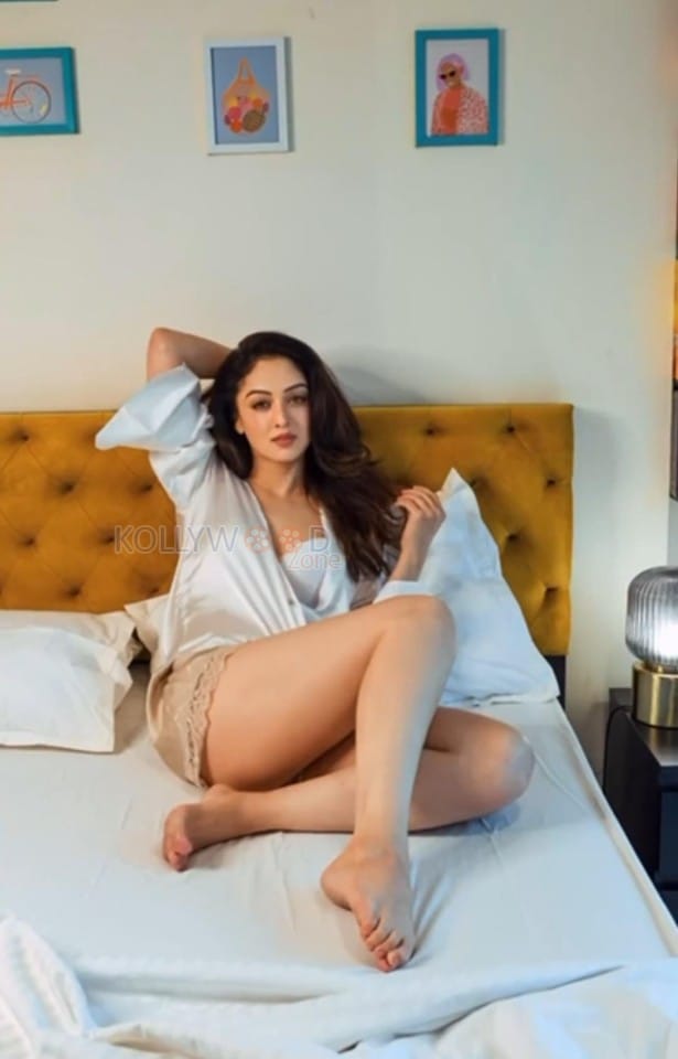 Seductive Sandeepa Dhar Bold Bedroom Photos 02