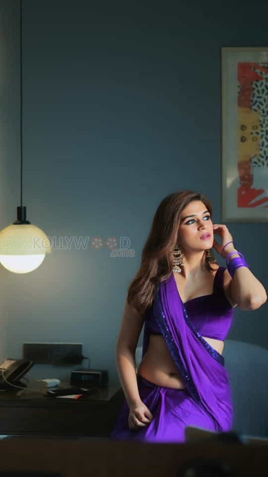 Sexy Actress Shraddha Das At Digital Influencers Awards Photos