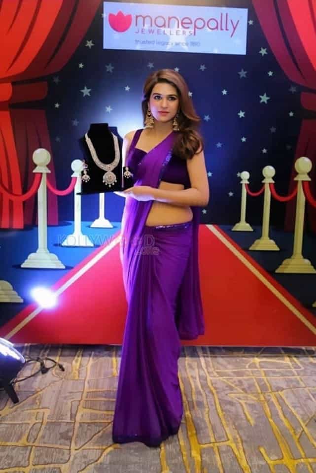 Sexy Actress Shraddha Das At Digital Influencers Awards Photos