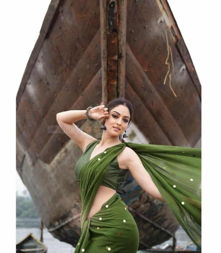 Sexy Sandeepa Dhar in Green Saree Photos 02