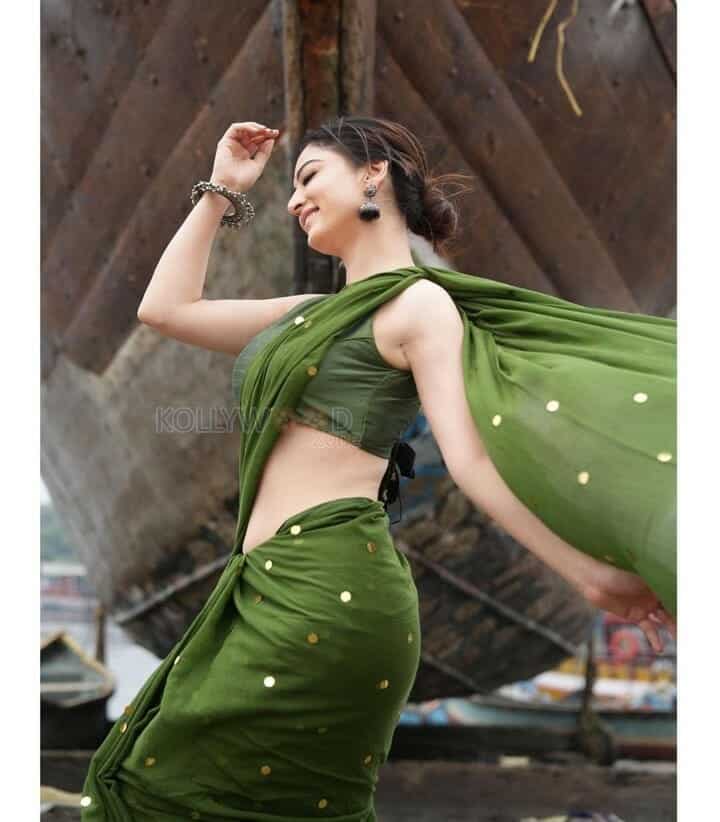 Sexy Sandeepa Dhar in Green Saree Photos 03