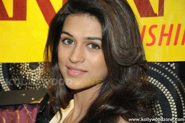Sexy Shraddha Das Pics
