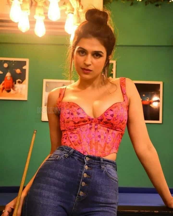 Sexy Shraddha Das Standing Near a Pool Table and Showing Hot Cleavage Photos 01