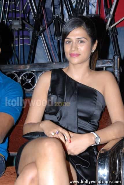 Shraddha Das Hot Mini Skirt Pictures