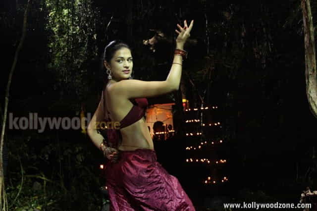 Shraddha Das Pictures In Nankam Pirai Movie