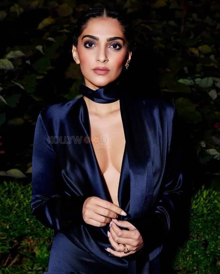 Sultry and Sexy Sonam Kapoor in a Deep Neck Black Gown Photos 03