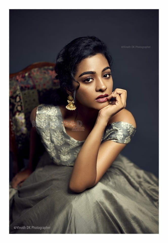 Tamil Actress Gayathrie Shankar Photoshoot Stills