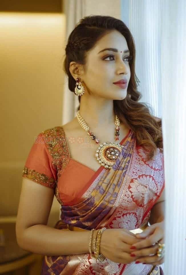 Tamil Actress Nivetha Pethuraj Glam Pictures 01