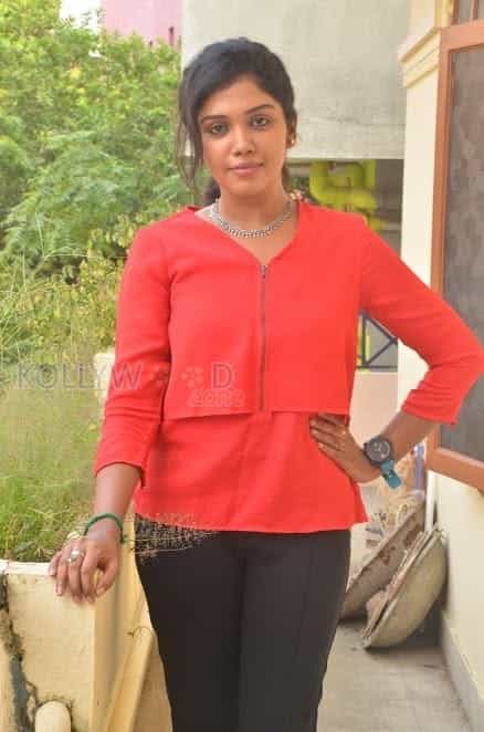 Tamil Actress Rythvika Pictures