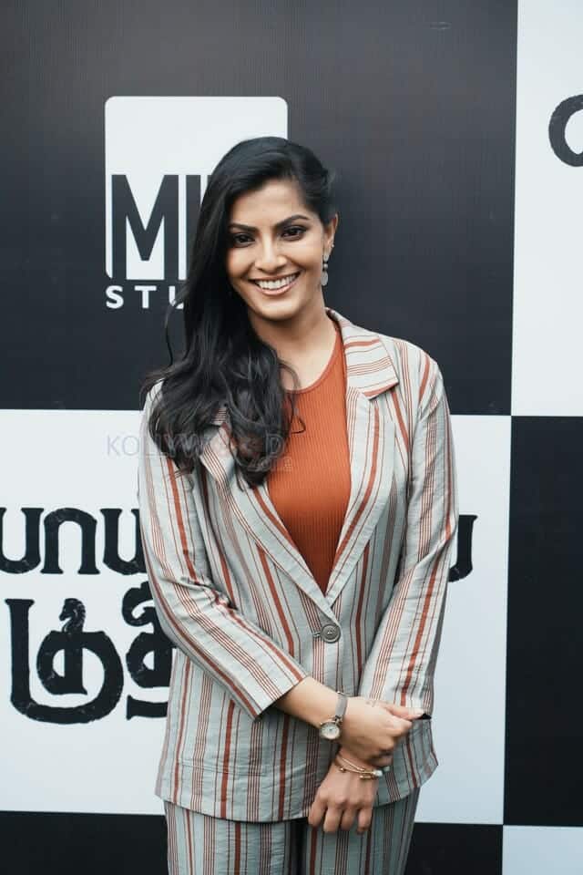 Varalaxmi Sarathkumar at Poikkal Kuthirai Movie Press Meet