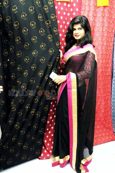 Actress Alekhya Inaugurates Pochampally Ikat Art Mela Photos 04