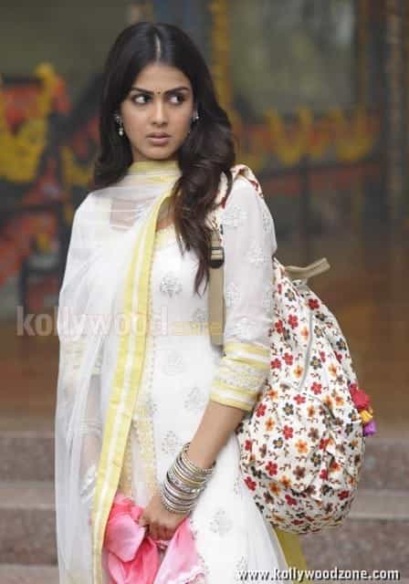 Actress Genelia Cute Sexy Pictures 11