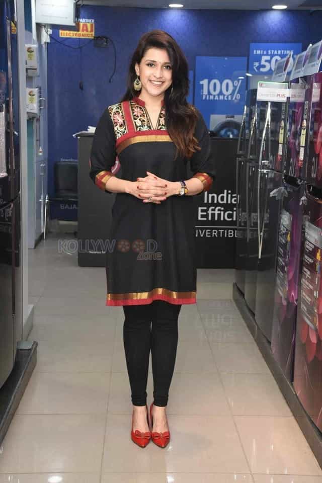 Actress Mannara Chopra At The Launch Of Festive Offers By Bajaj Electronics In Hyderabad Photos 19