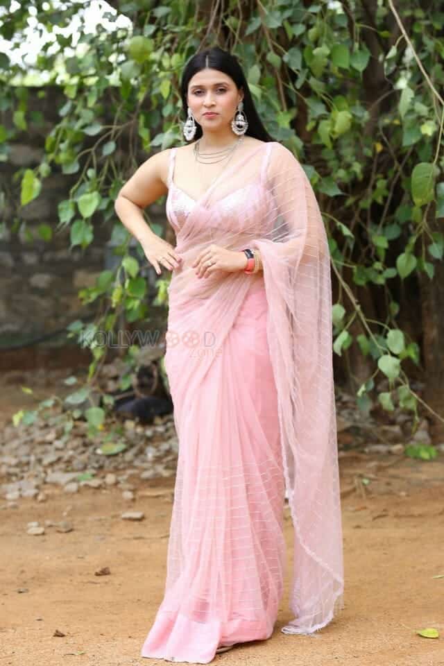 Actress Mannara Chopra at Tiragabadara Saami Teaser Launch Pictures 37