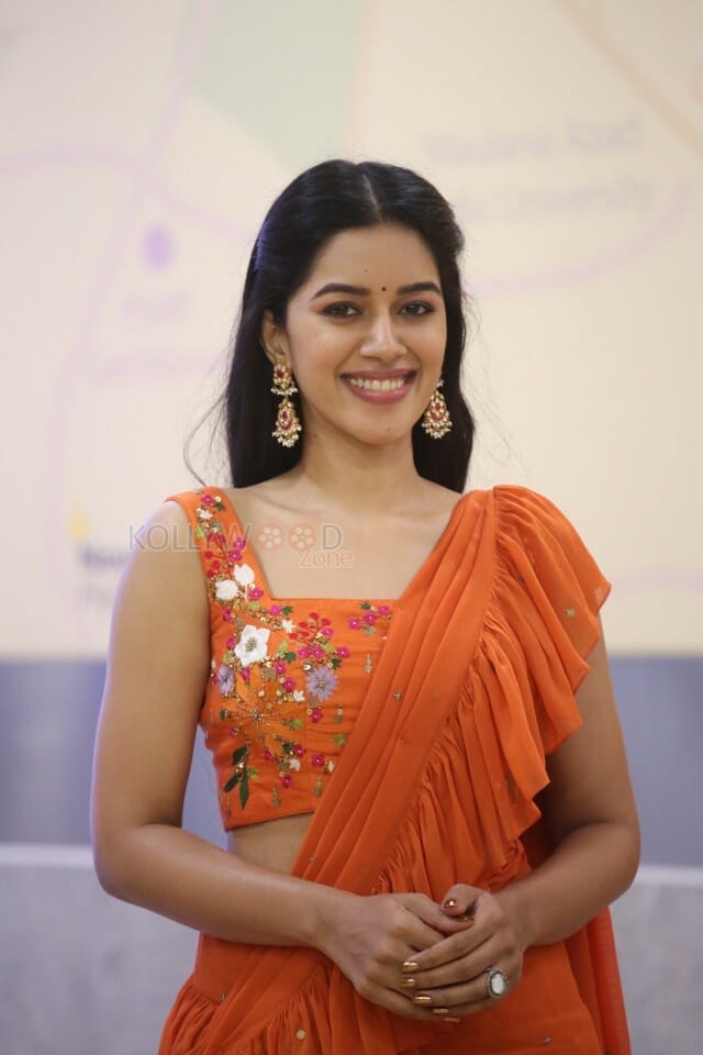 Actress Mirnalini Ravi at Enemy Movie Pre Release Event Pictures 38