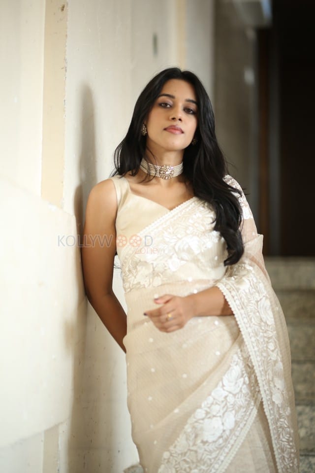 Actress Mirnalini Ravi at Love Guru Movie Pre Release Event Pictures 27