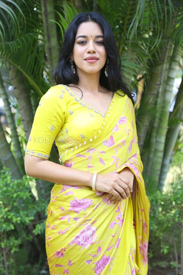 Actress Mirnalini Ravi at Love Guru Movie Press Meet Pictures 20