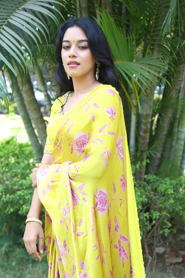 Actress Mirnalini Ravi at Love Guru Movie Press Meet Pictures 24