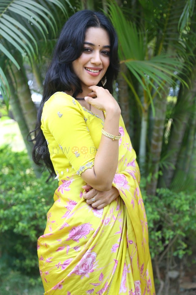 Actress Mirnalini Ravi at Love Guru Movie Press Meet Pictures 29