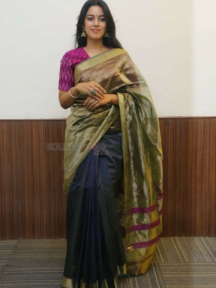 Actress Mirnalini Ravi at Maama Mascheendra Pre Release Event Pictures 03