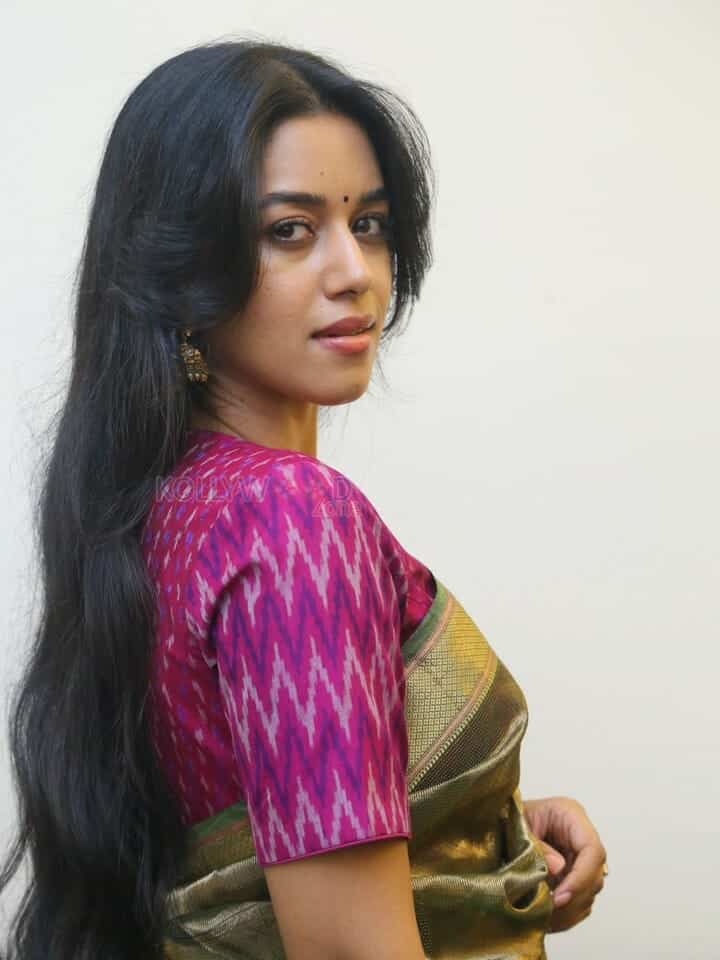 Actress Mirnalini Ravi at Maama Mascheendra Pre Release Event Pictures 09