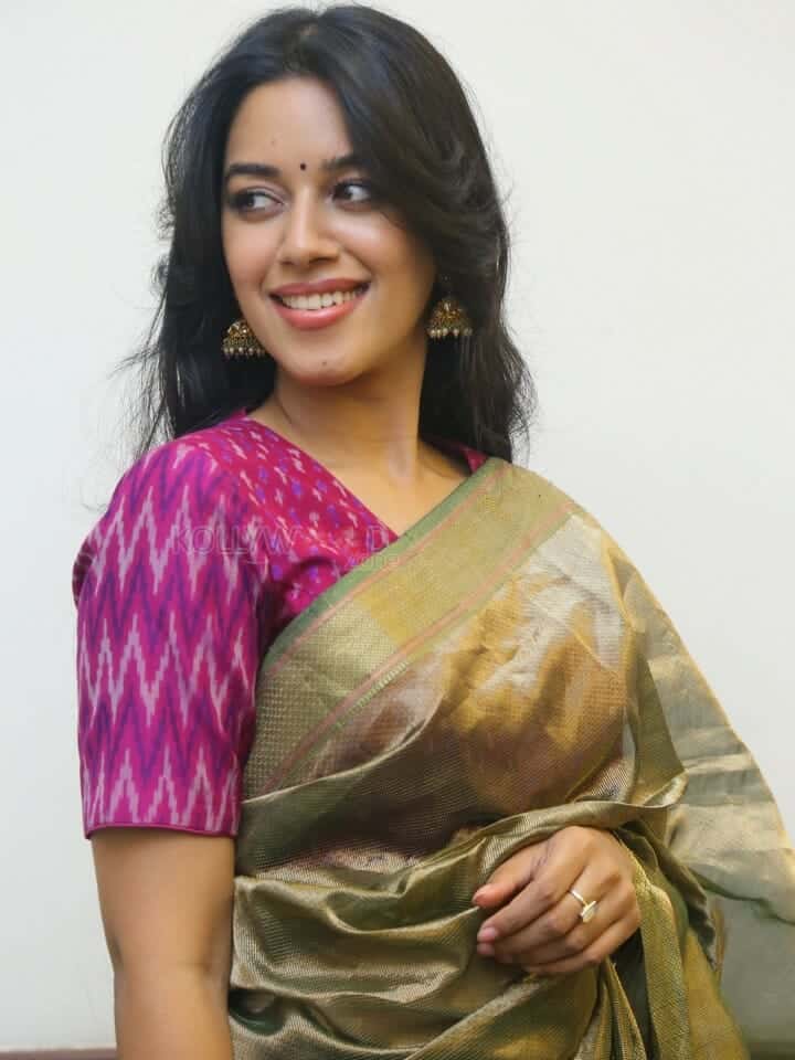 Actress Mirnalini Ravi at Maama Mascheendra Pre Release Event Pictures 10