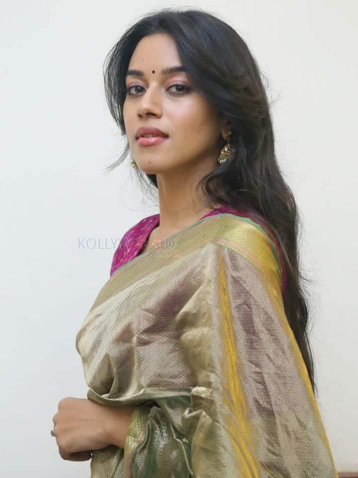 Actress Mirnalini Ravi at Maama Mascheendra Pre Release Event Pictures 11