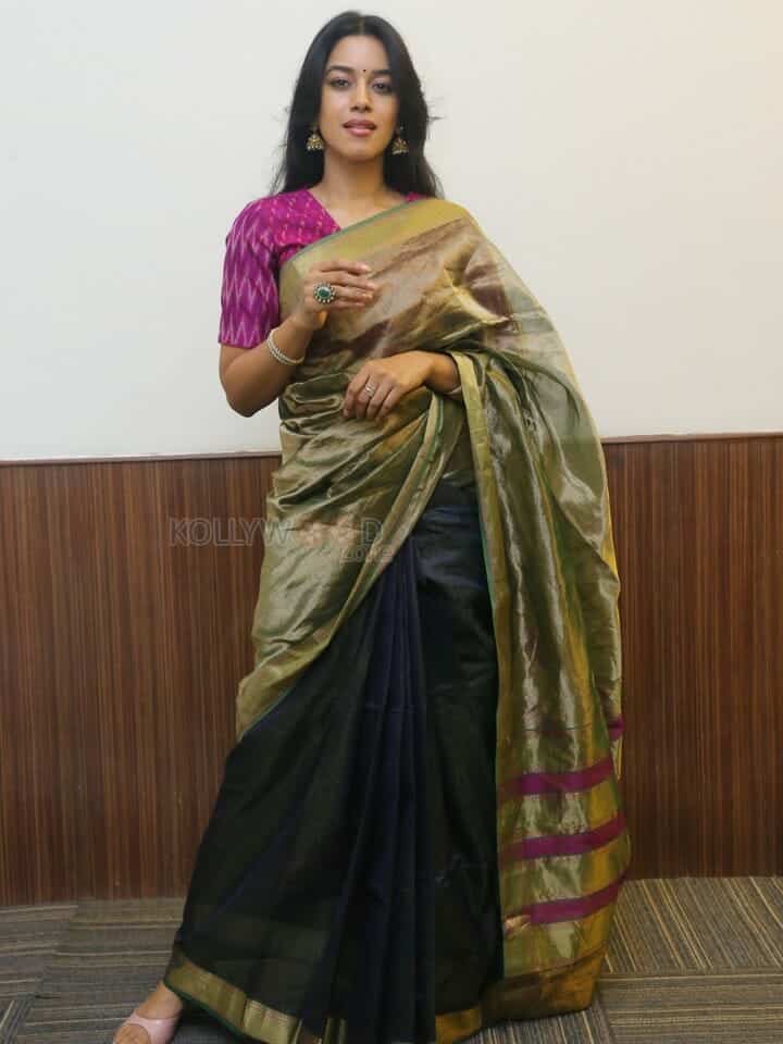 Actress Mirnalini Ravi at Maama Mascheendra Pre Release Event Pictures 20