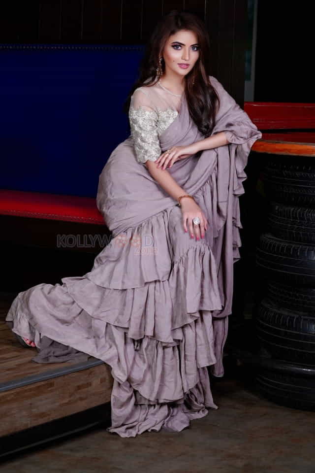 Beautiful Actress Shirin Kanchwala Latest Pictures 14