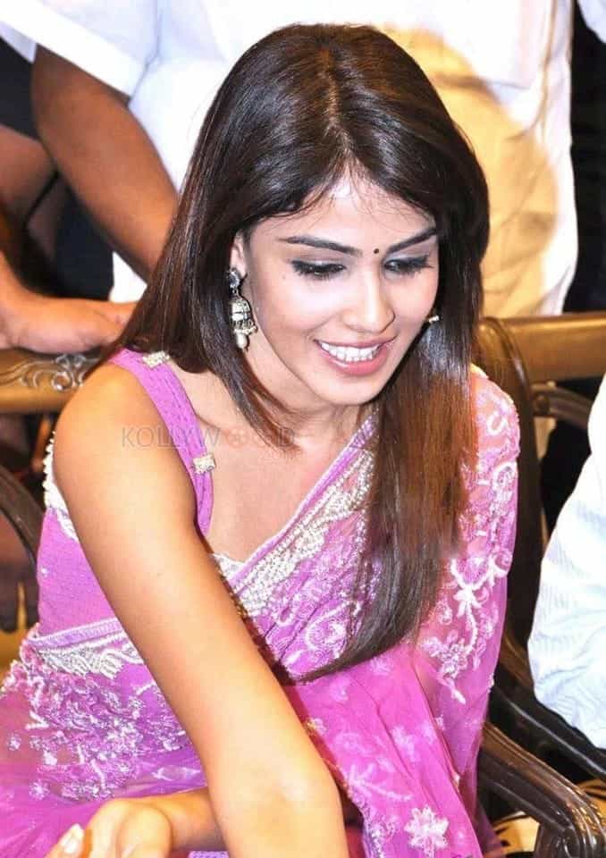 Cute Actress Genelia Photos 03