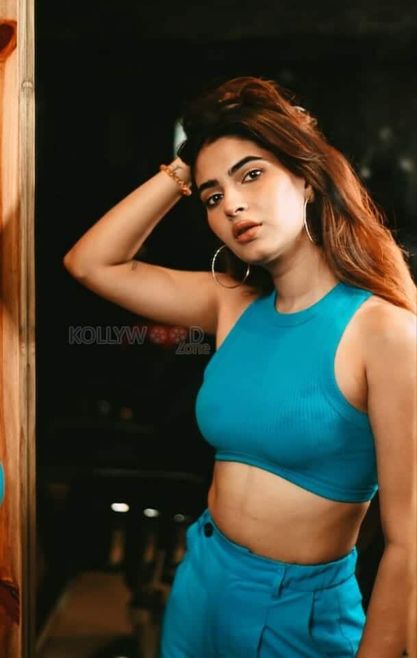 Ek Villain Returns Actress Karishma Sharma Sexy Pictures 01