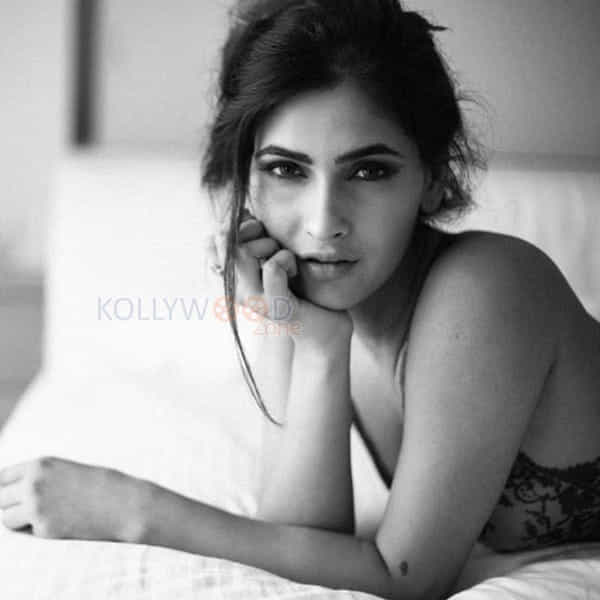 Gorgeous Model Karishma Sharma Photos 07