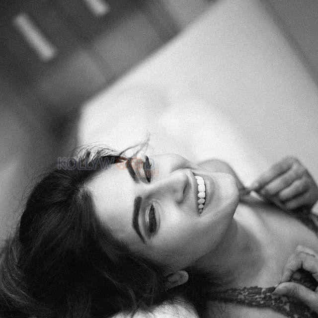 Karishma Sharma Very Hot Photos 09