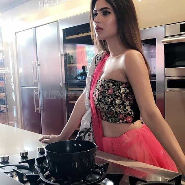 Karishma Sharma Very Hot Photos 11