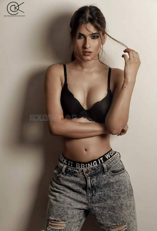 Model Karishma Sharma Sexy Photoshoot Stills 04