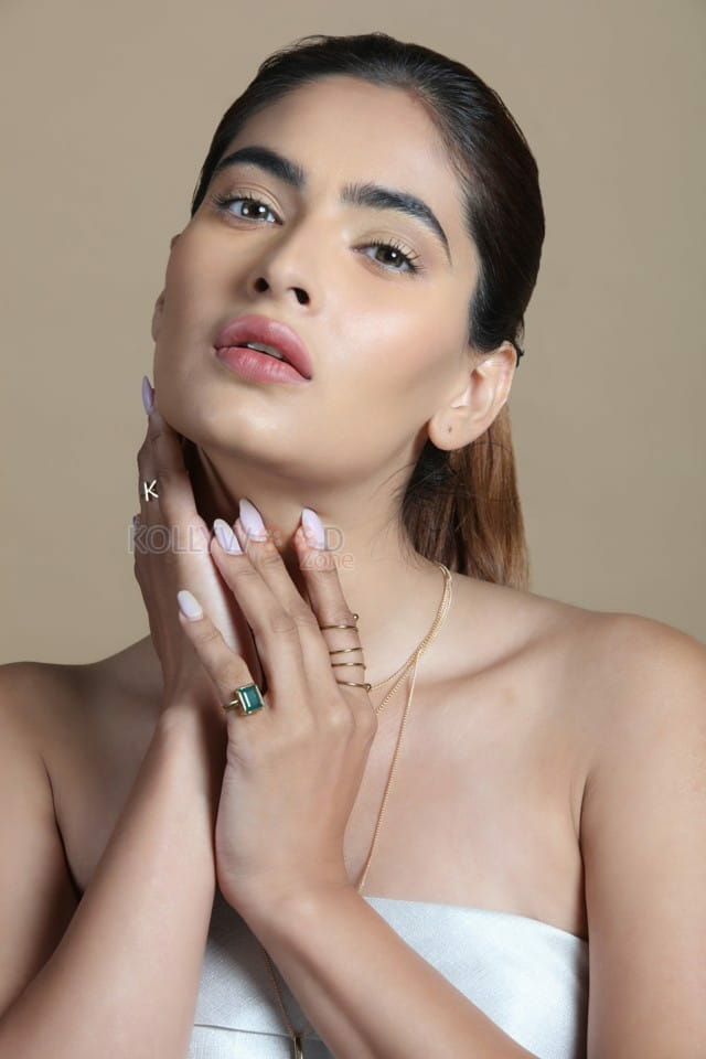 Racy Karishma Sharma Pic 01