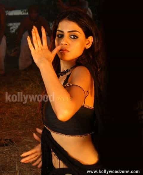 Sexy Genelia In Urumi Stills 07