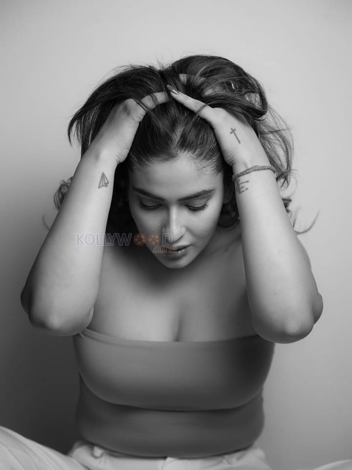 Sexy Karishma Sharma in a Black and White Photos 01