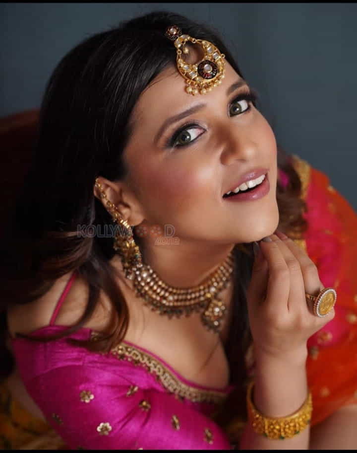 Tollywood Actress Mannara Chopra Post Lockdown Sexy Photos 13