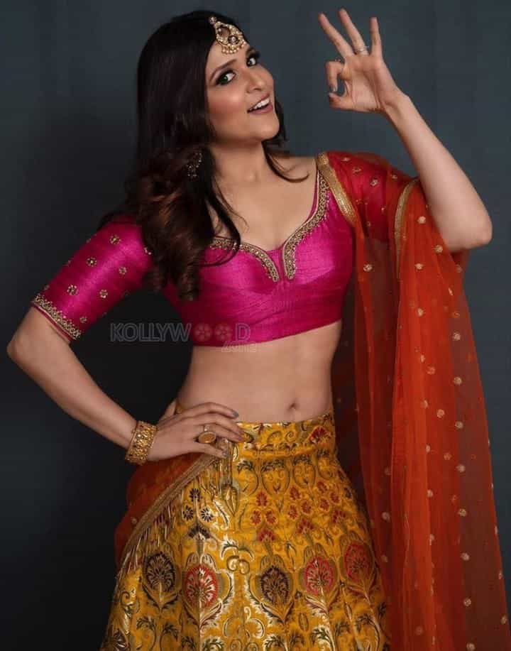 Tollywood Actress Mannara Chopra Post Lockdown Sexy Photos 15